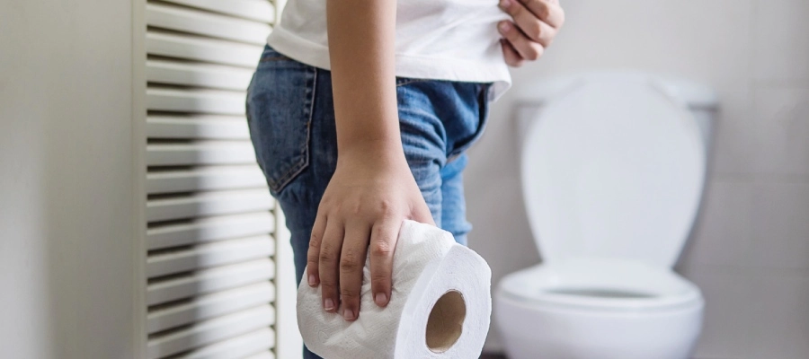 Imagem da notícia Pontinhos pretos nas fezes: causas comuns + como tratar