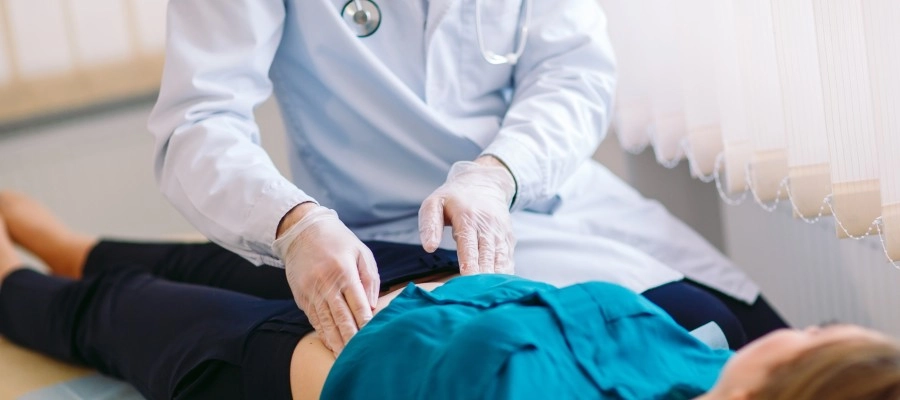 Imagem da notícia Dor abdominal: o que pode ser? Causas e tratamentos