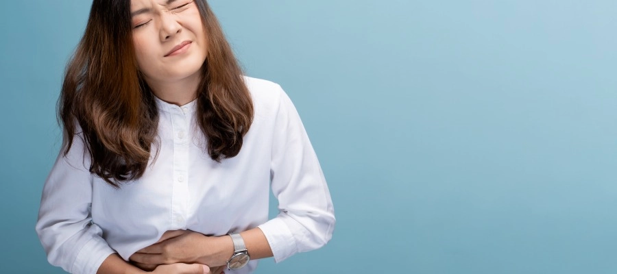 Imagem da notícia Dor no pé da barriga: quais as causas? Como melhorar?