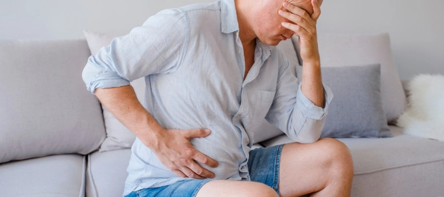 Imagem da notícia O que pode ser dor do lado direito da barriga? Como tratar?