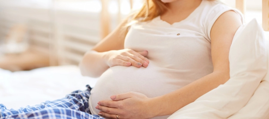 Imagem da notícia É possível menstruar grávida? Sangramento na gravidez é normal?