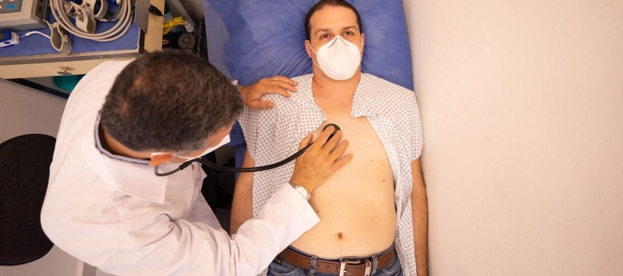 Imagem da notícia Pneumonia: o que causa + tipos + o que fazer para melhorar