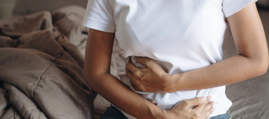 Imagem da notícia O que é bom para barriga empachada? Entenda causas e tratamentos