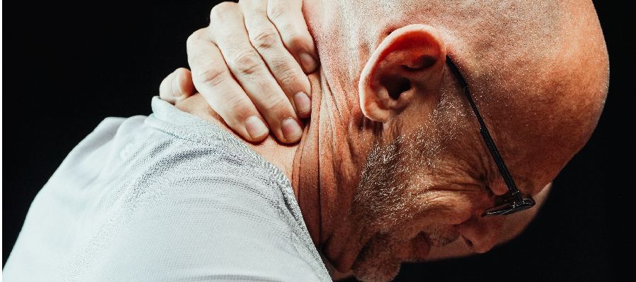 Imagem da notícia Torcicolo ao acordar: o que fazer, causas e como evitá-lo?